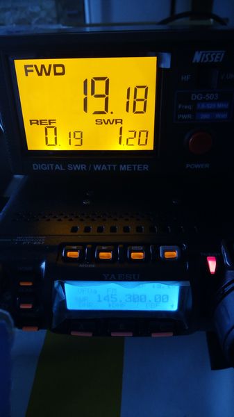 YAESU FT 857 CON MEDIDOR NISSEI